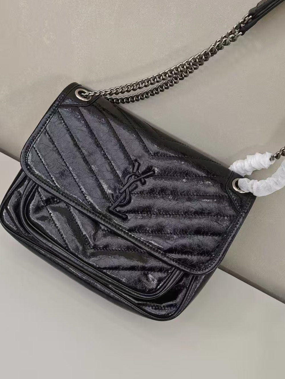 Saint Laurent Black Quilted Leather Shoulder Bag with Chain Strap - Picture 4 of 7